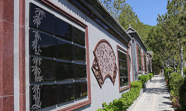 北京有壁葬的陵园墓地环境最好的是哪一家？价格大概多少？